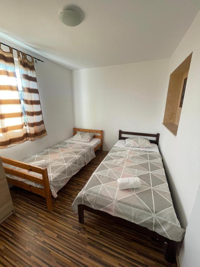 Apartment Ground Floor With Parking Erny Pula Extérieur photo