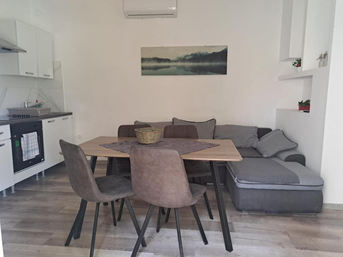 Apartment Ground Floor With Parking Erny Pula Extérieur photo