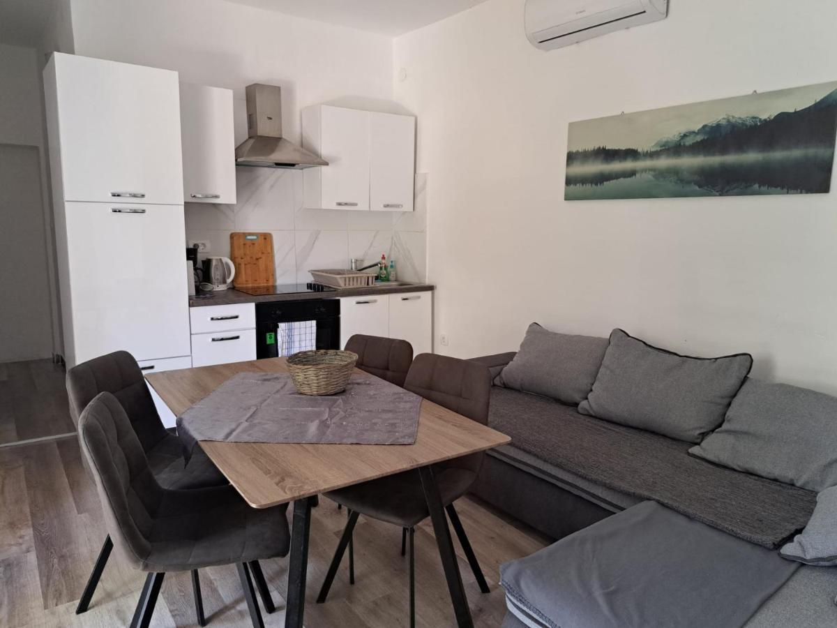 Apartment Ground Floor With Parking Erny Pula Extérieur photo