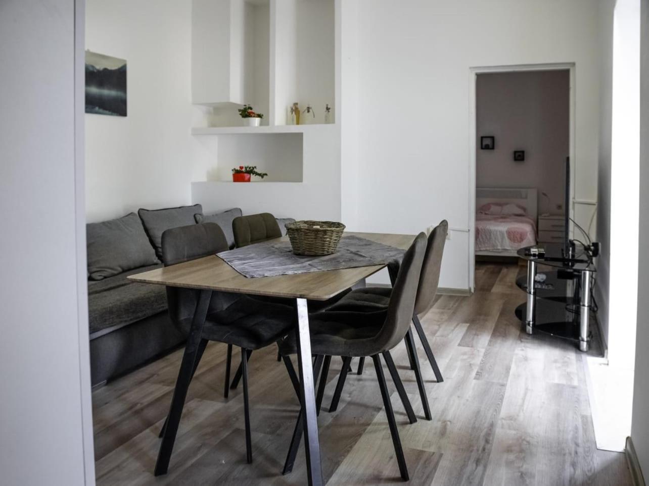 Apartment Ground Floor With Parking Erny Pula Extérieur photo